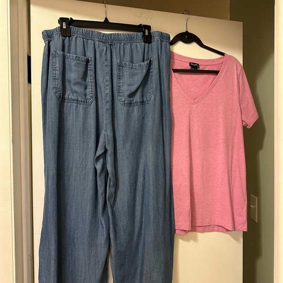 Splendid Pink V-Neck T-Shirt and Blue Pants Set - Picture 2 of 5